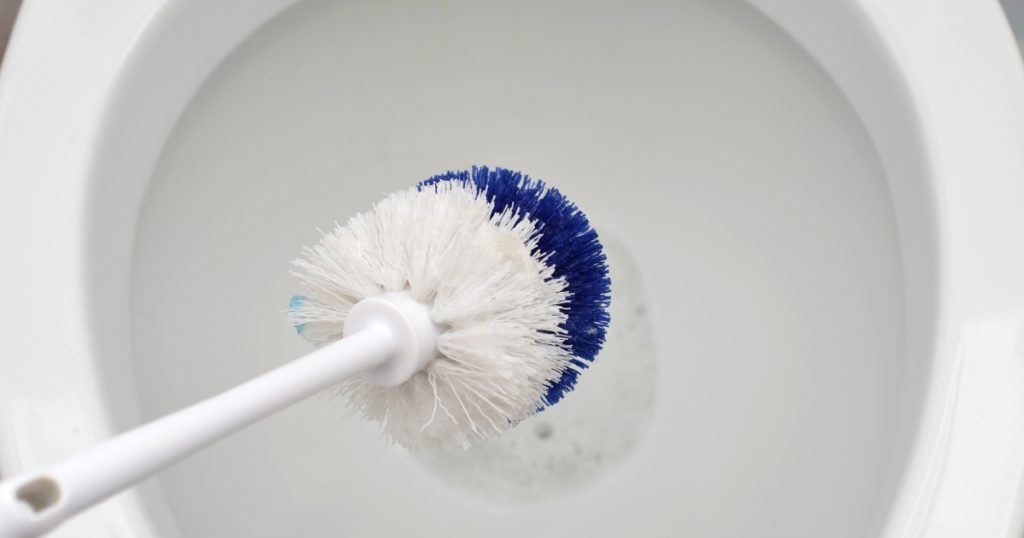 jak usunąć kamień z toalety